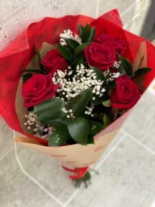 Bouquet-de-Fleurs-Rouges-Rabat-Hay-Riad-3